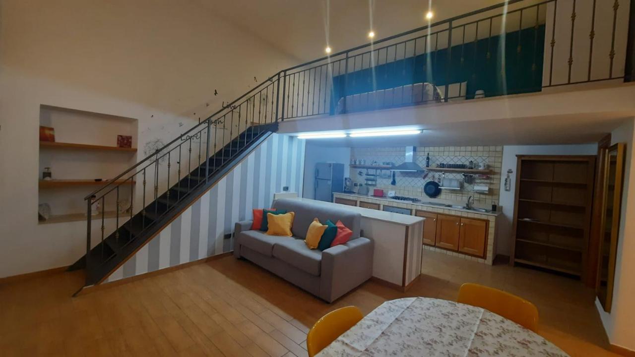 White Home Quartieri Spagnoli เนเปิลส์ ภายนอก รูปภาพ