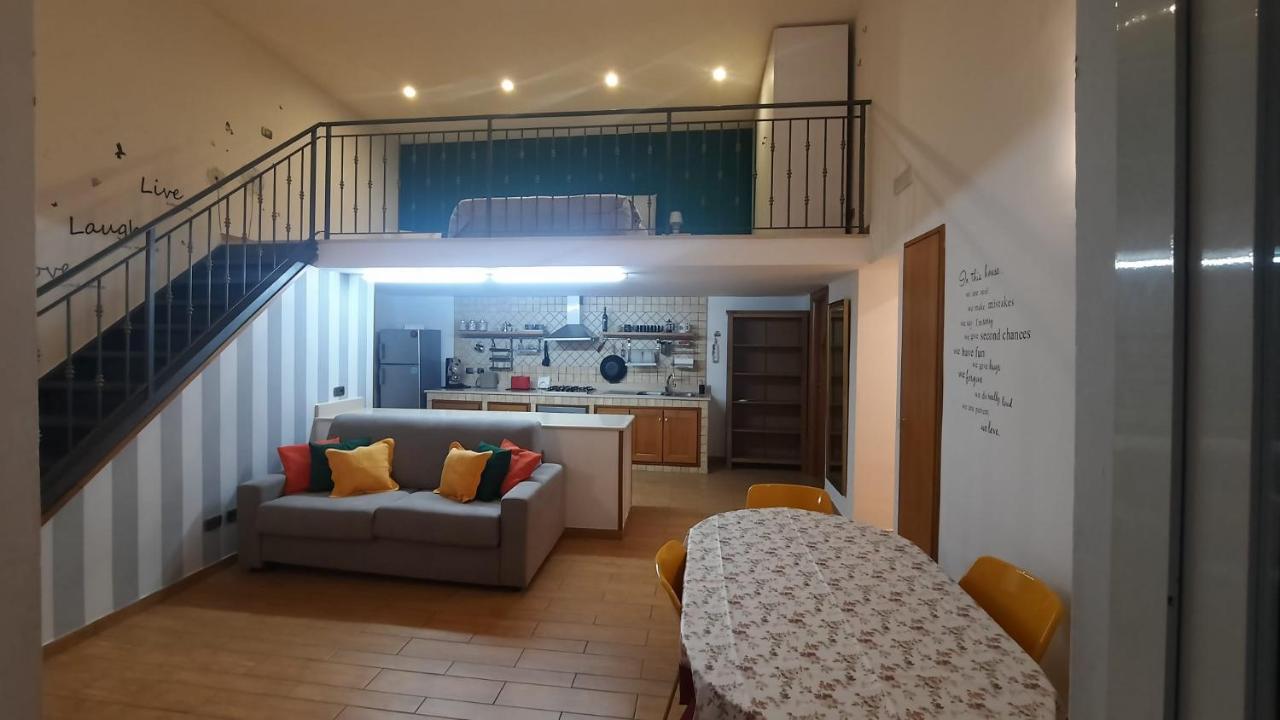 White Home Quartieri Spagnoli เนเปิลส์ ภายนอก รูปภาพ