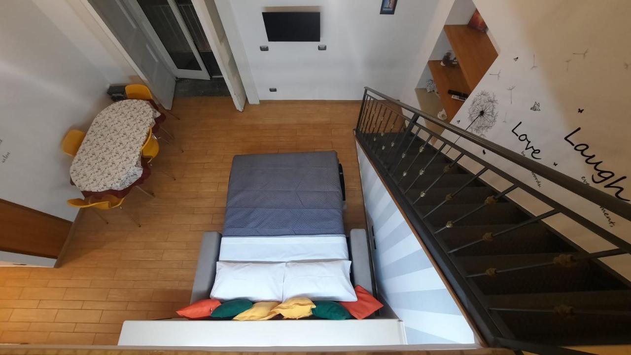 White Home Quartieri Spagnoli เนเปิลส์ ภายนอก รูปภาพ