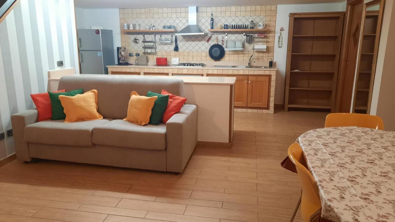 White Home Quartieri Spagnoli เนเปิลส์ ภายนอก รูปภาพ