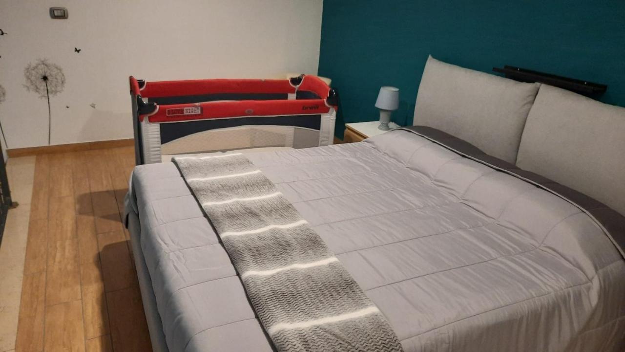 White Home Quartieri Spagnoli เนเปิลส์ ภายนอก รูปภาพ
