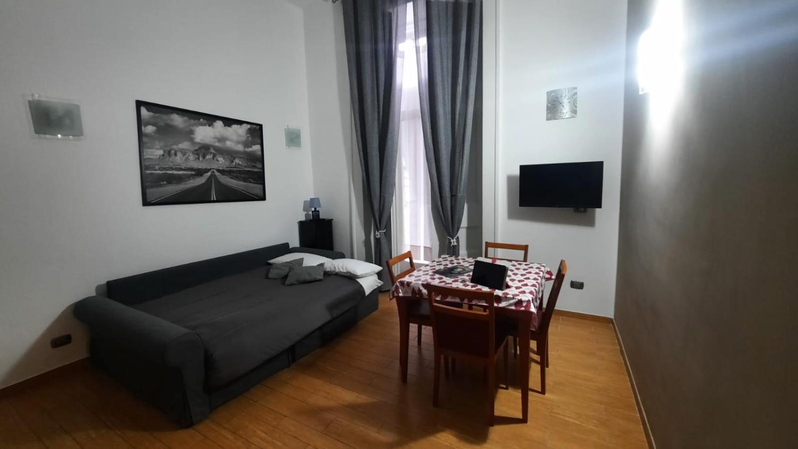 White Home Quartieri Spagnoli เนเปิลส์ ภายนอก รูปภาพ